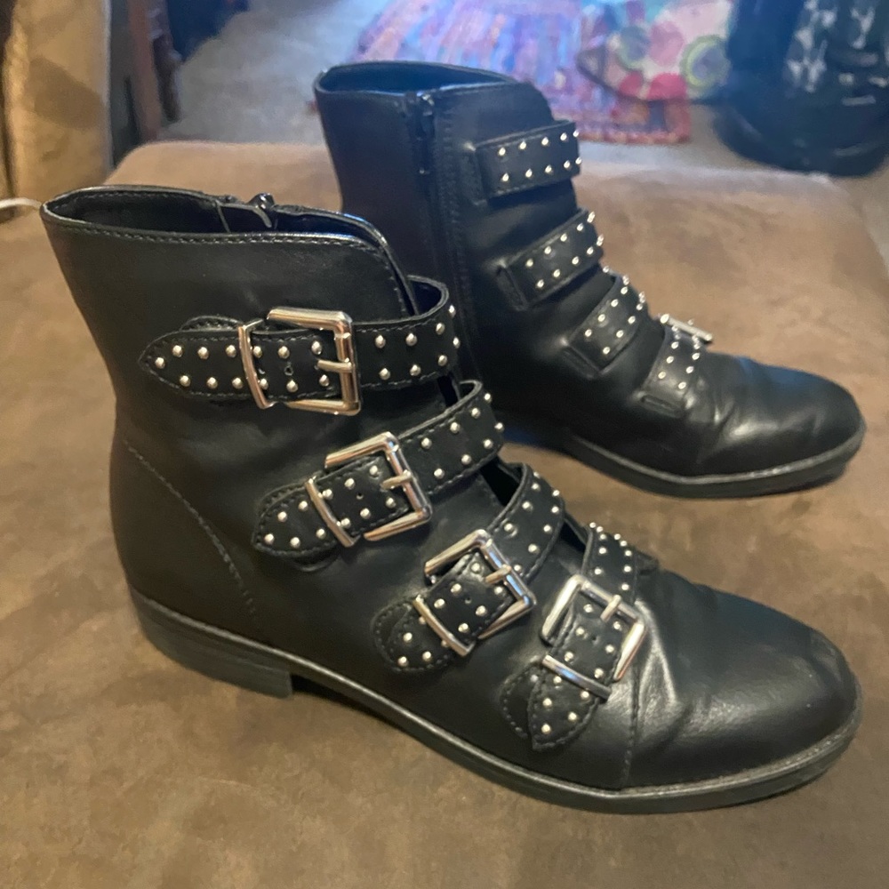 S 8 American Eagle Outfitters black ankle boot